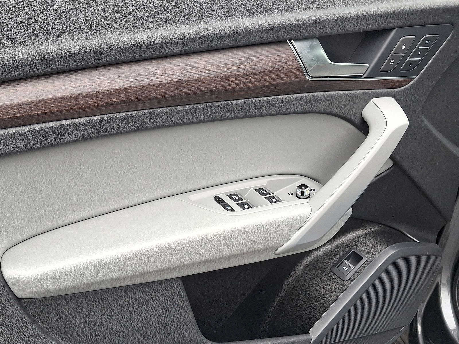 Thumbnail: 2023 Audi Q5 - 10