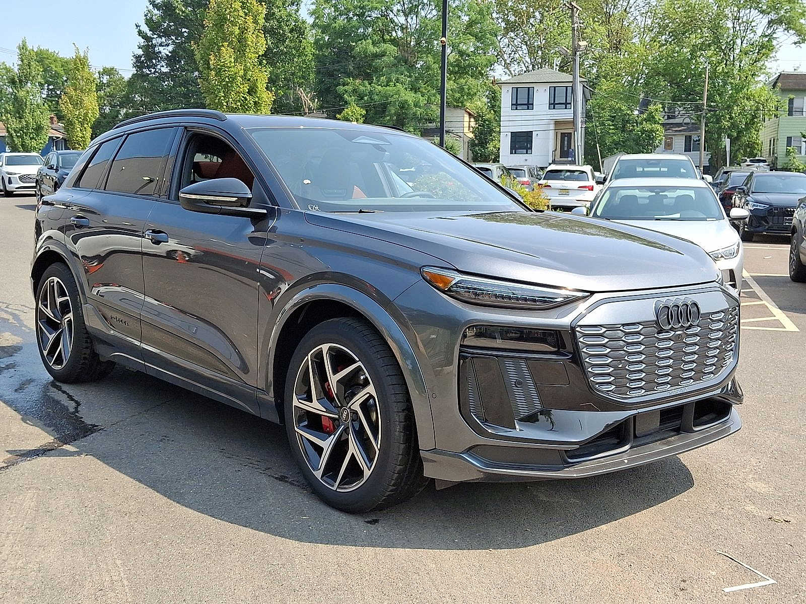 Thumbnail: 2025 Audi SQ6 e-tron - 10