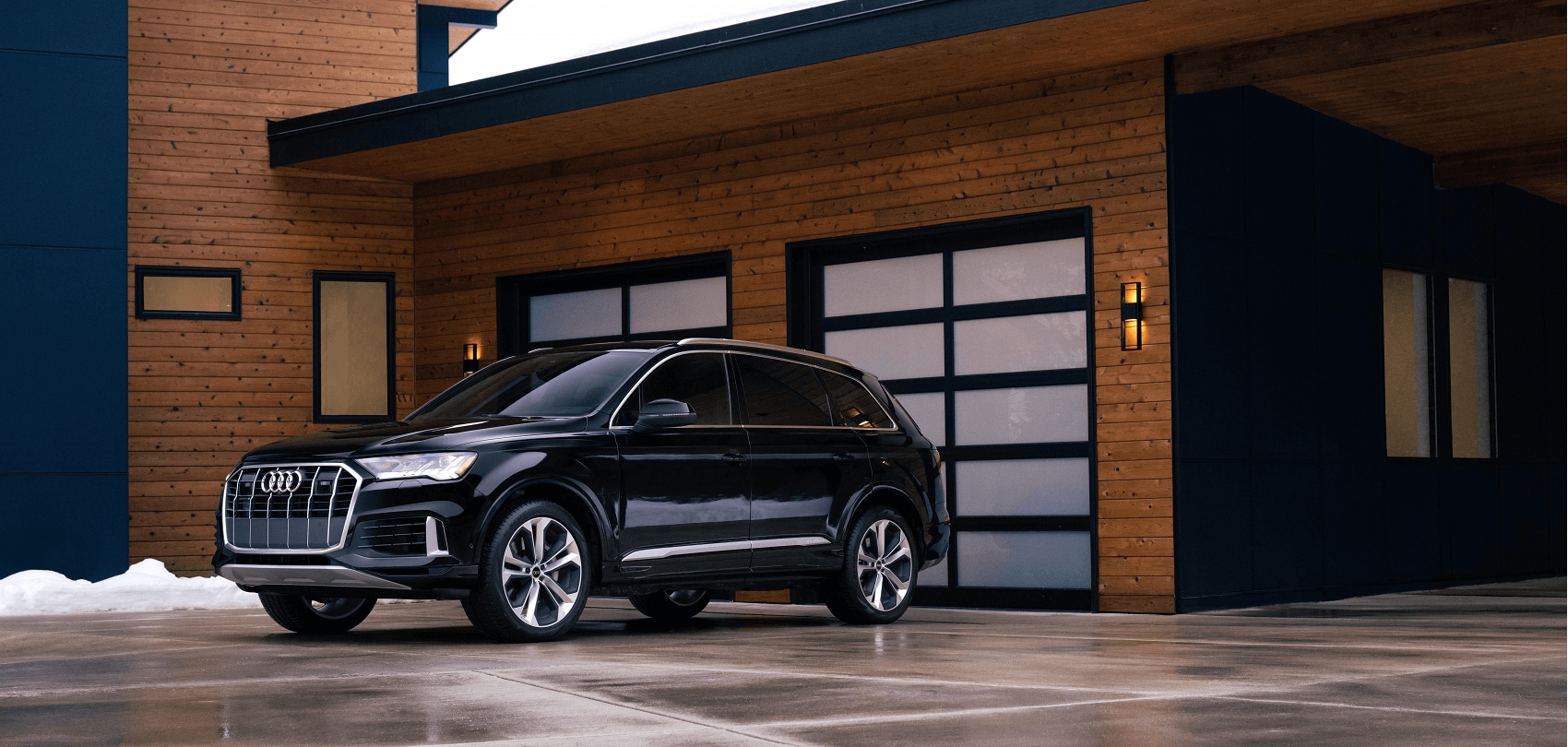 2023 Audi Q7 Front Parked