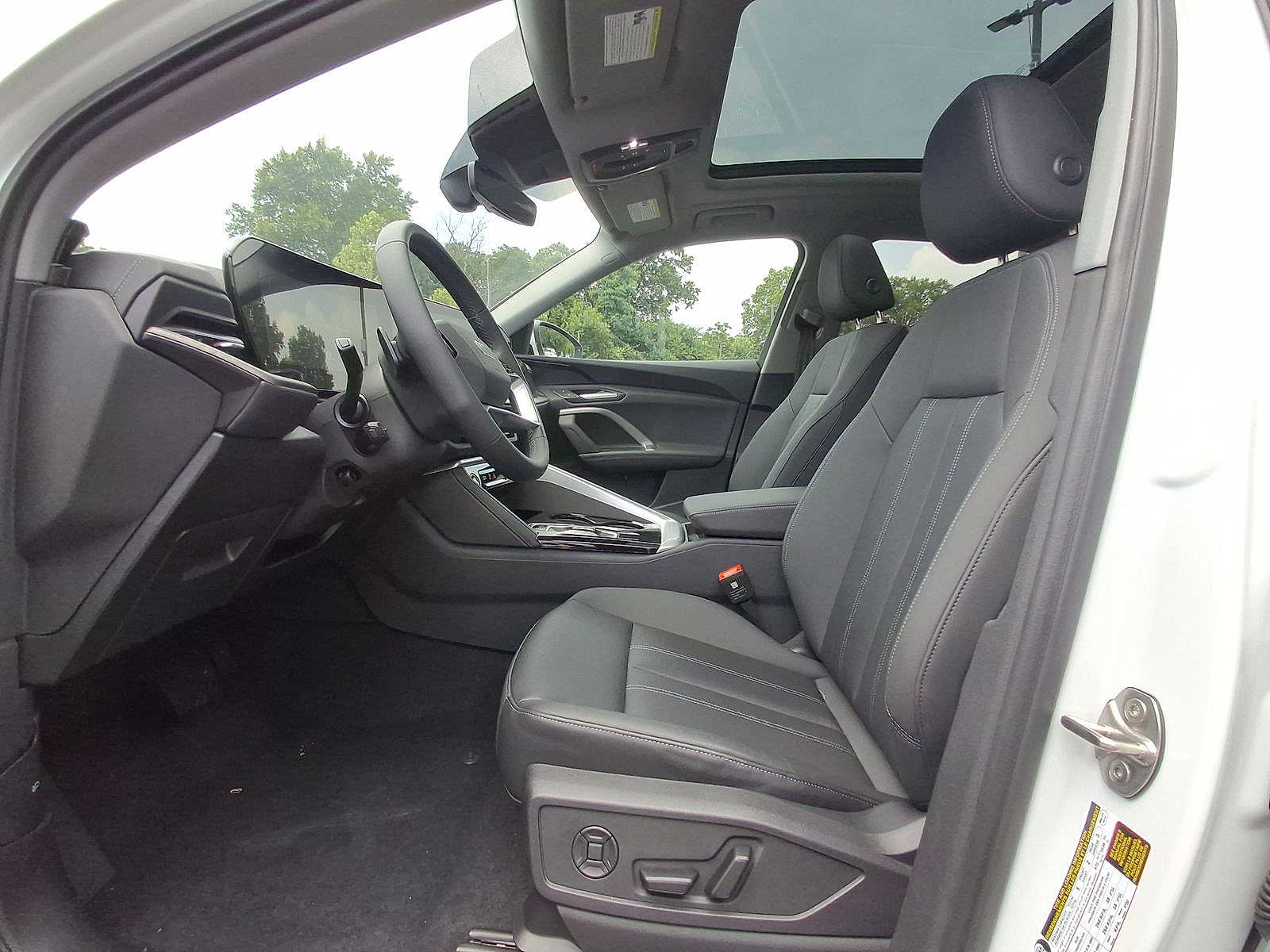 Thumbnail: 2025 Audi Q5 - 13