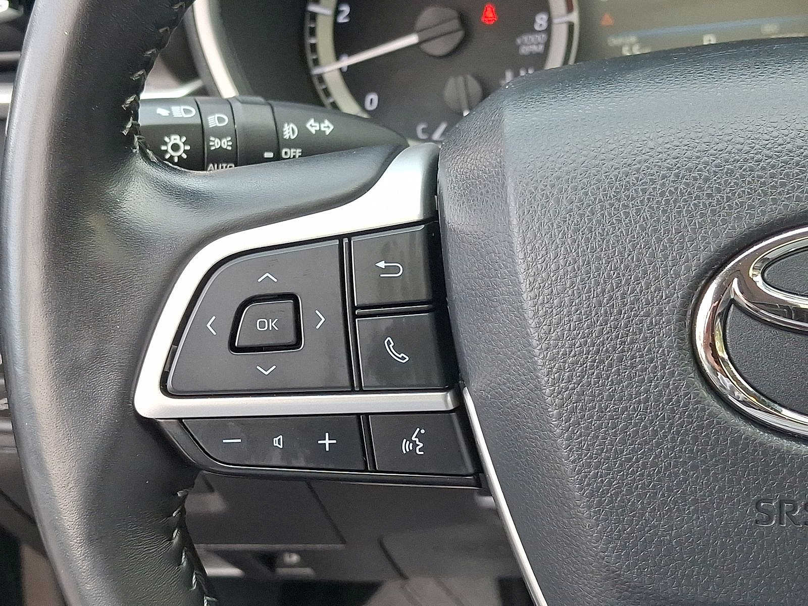 Thumbnail: 2023 Toyota Highlander - 16