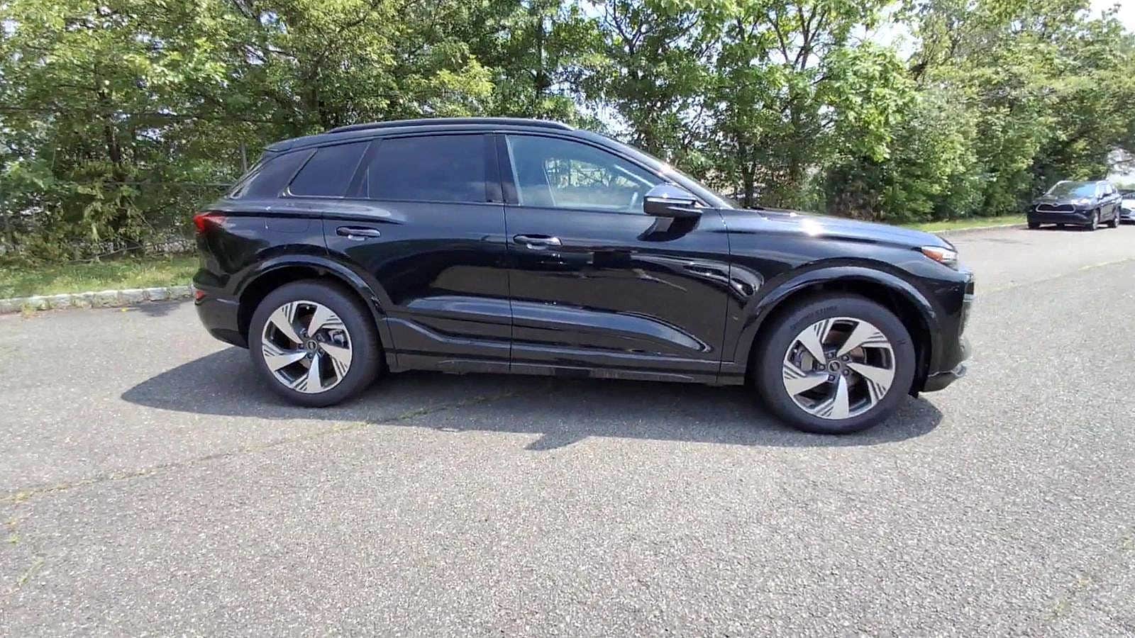 Thumbnail: 2025 Audi Q6 e-tron - 9
