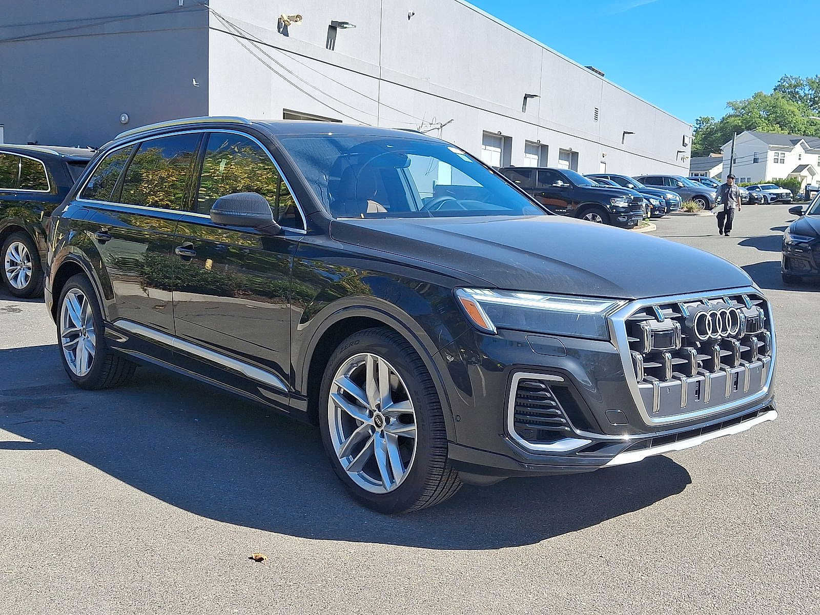 Thumbnail: 2025 Audi Q7 - 10