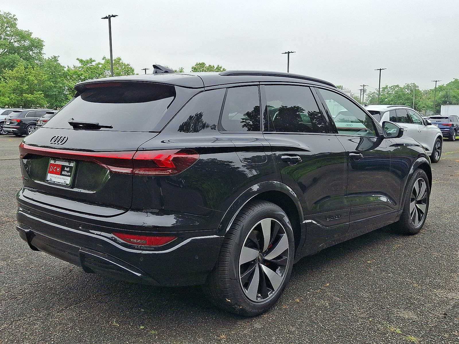 Thumbnail: 2025 Audi SQ6 e-tron - 12