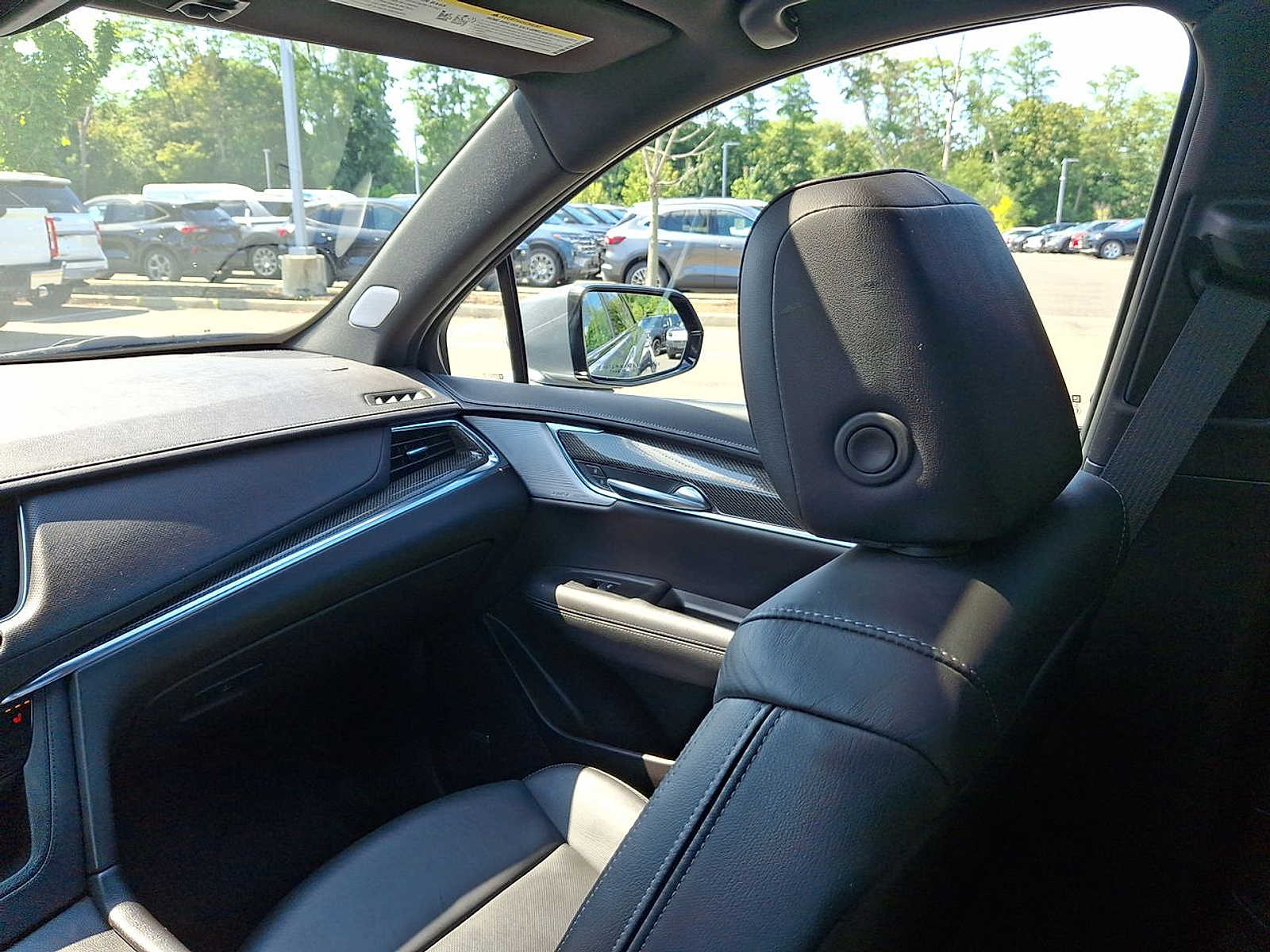 Thumbnail: 2023 Cadillac XT5 - 11