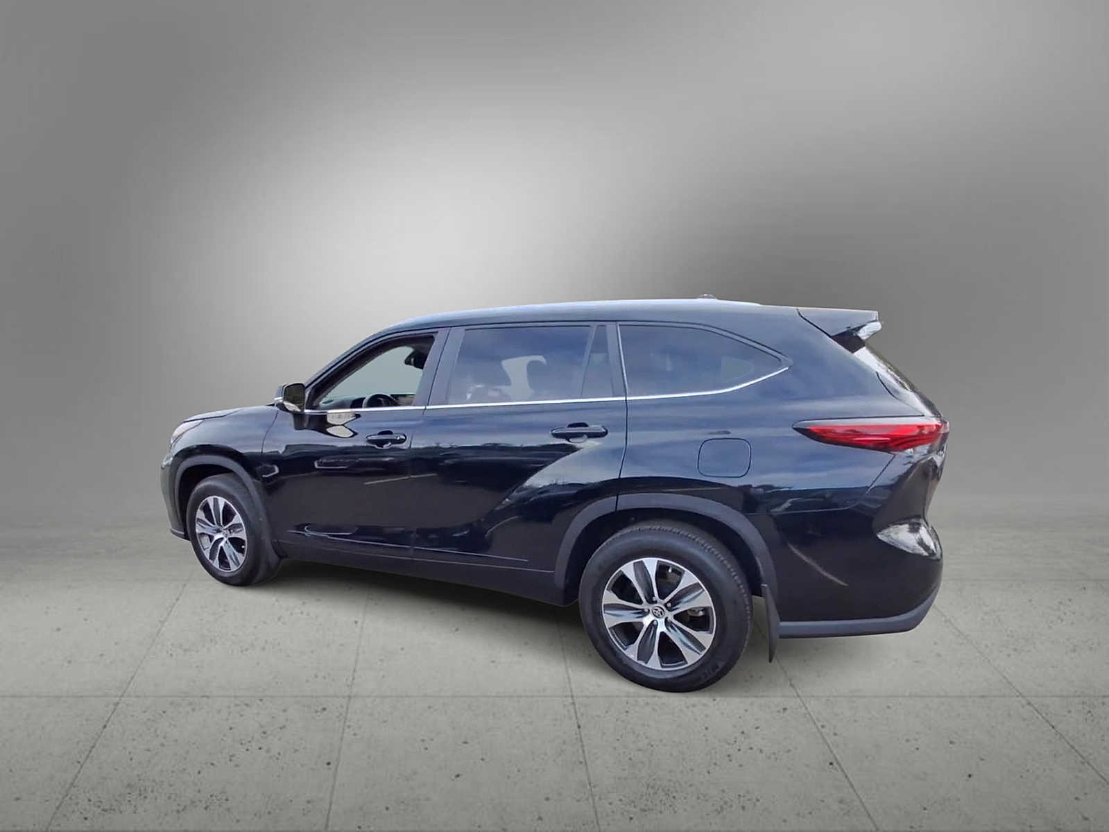 Thumbnail: 2023 Toyota Highlander - 5