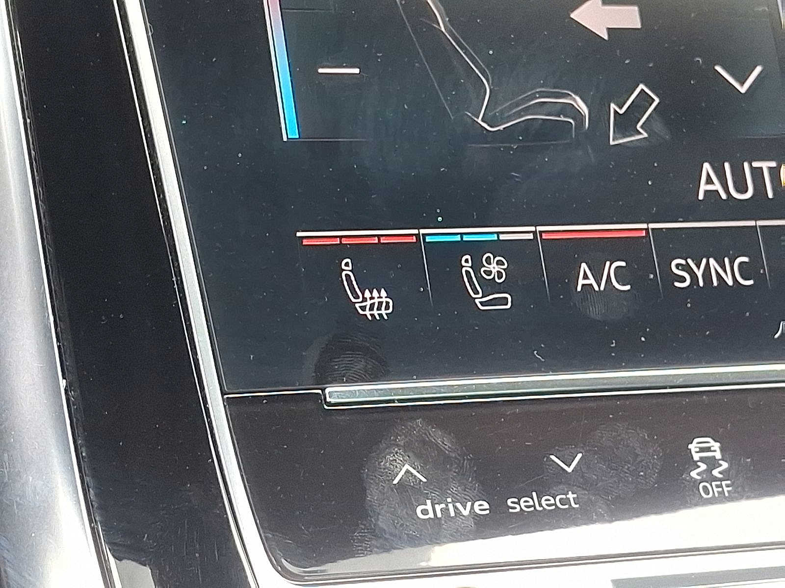 Thumbnail: 2024 Audi RS Q8 - 19