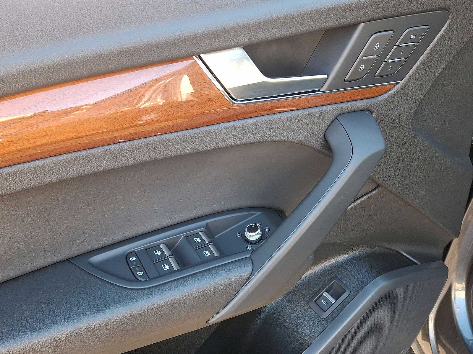 Thumbnail: 2023 Audi Q5 - 10