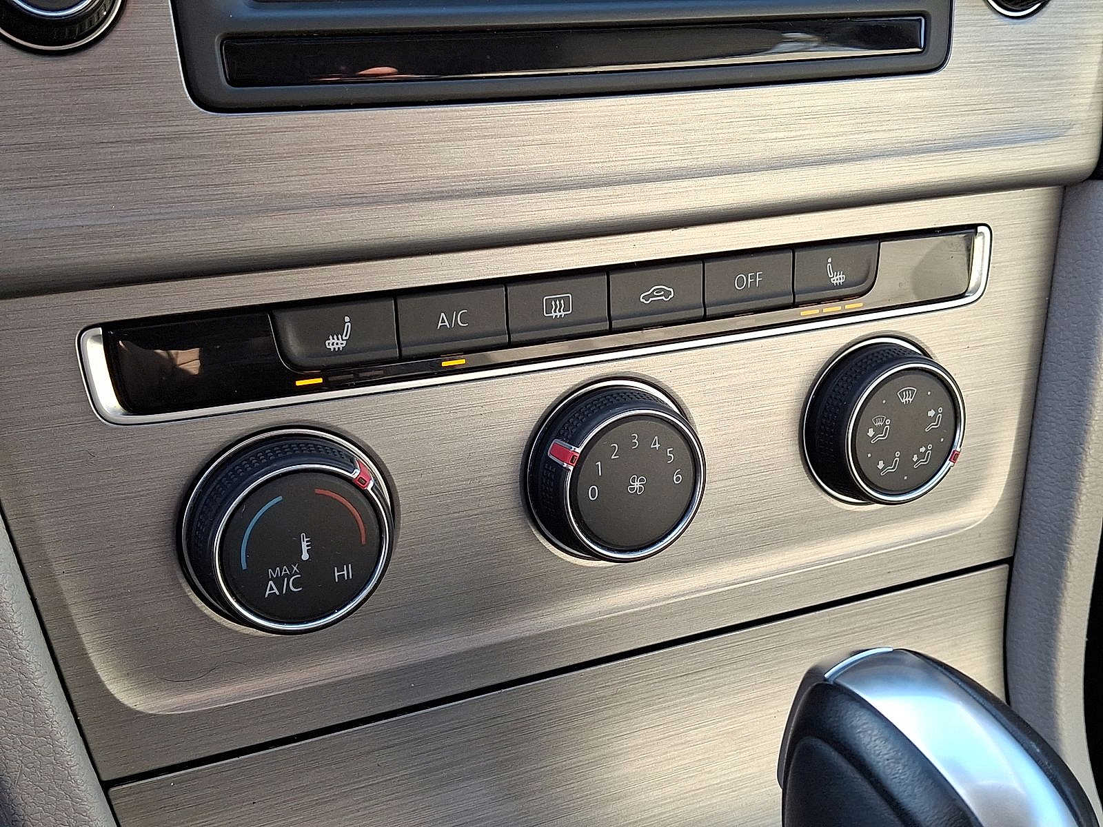 Thumbnail: 2016 Volkswagen Golf - 19