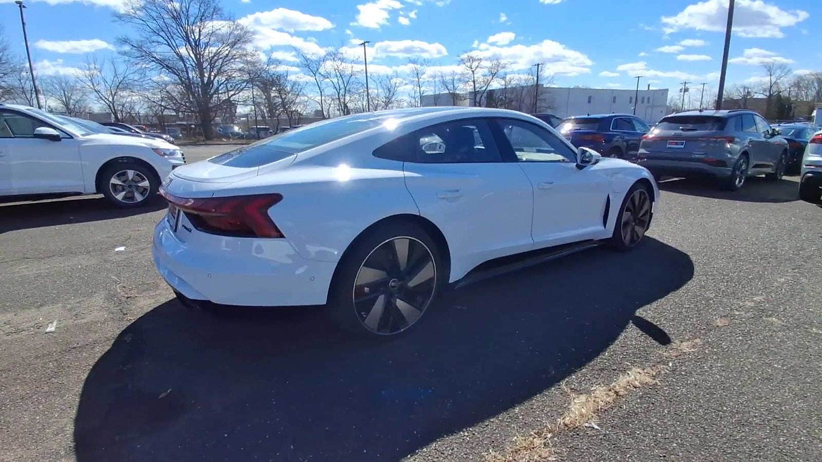 Thumbnail: 2025 Audi e-tron GT - 8