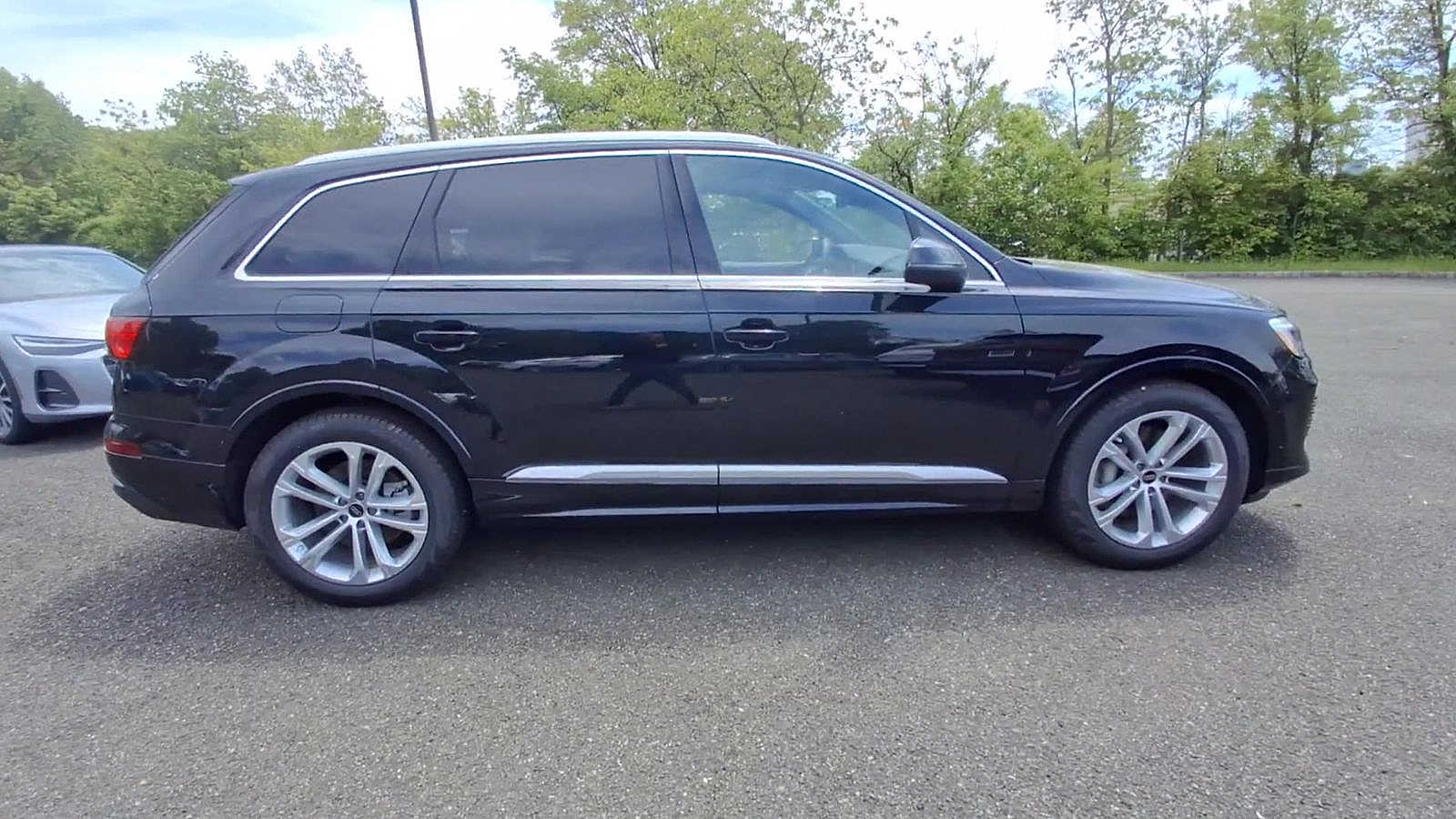 Thumbnail: 2026 Audi Q7 - 9