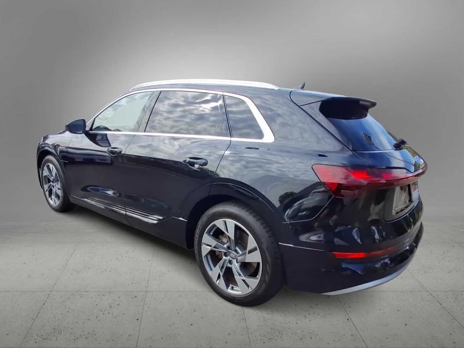Thumbnail: 2021 Audi e-tron - 6