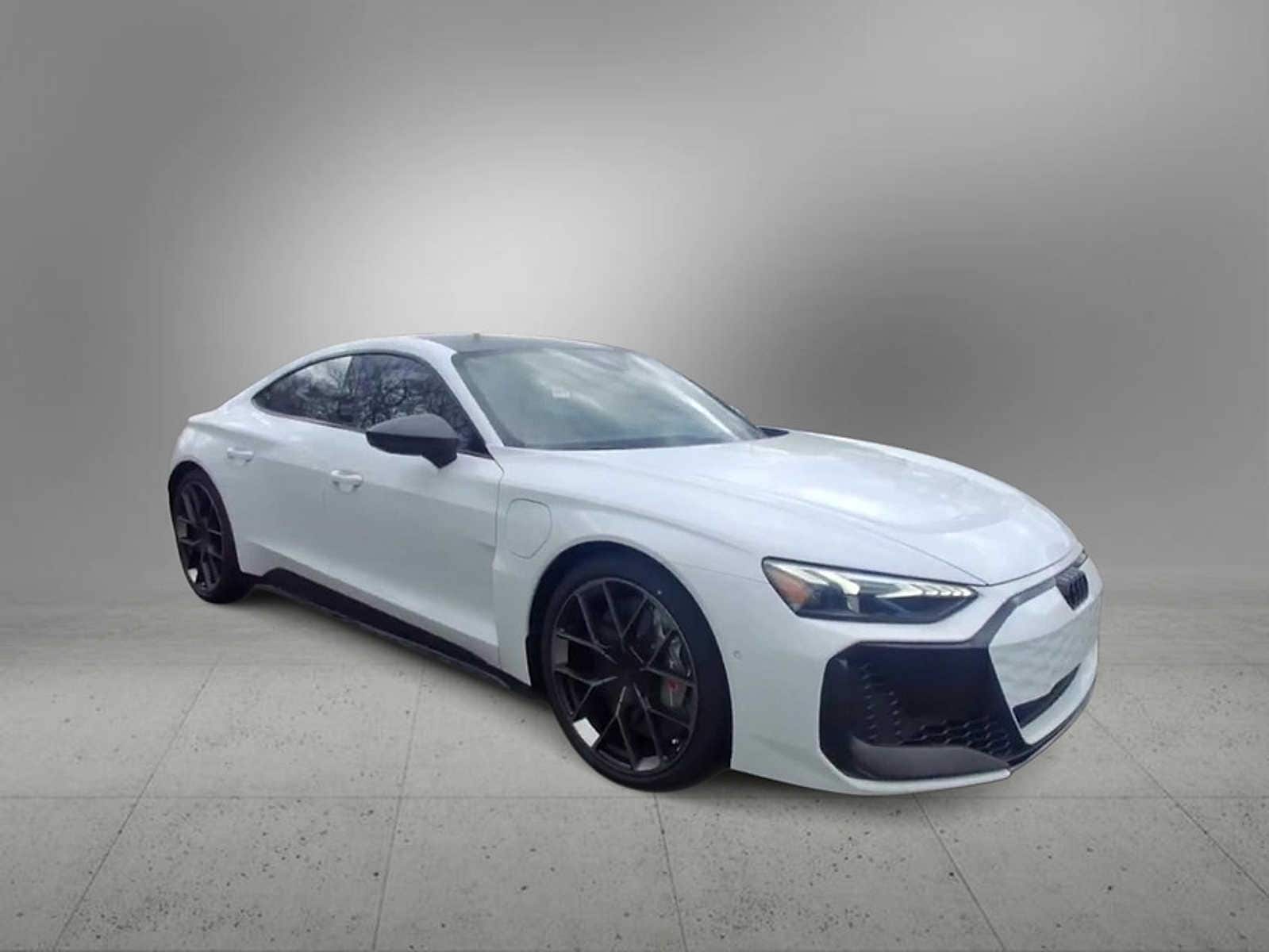Thumbnail: 2025 Audi RS e-tron GT - 2