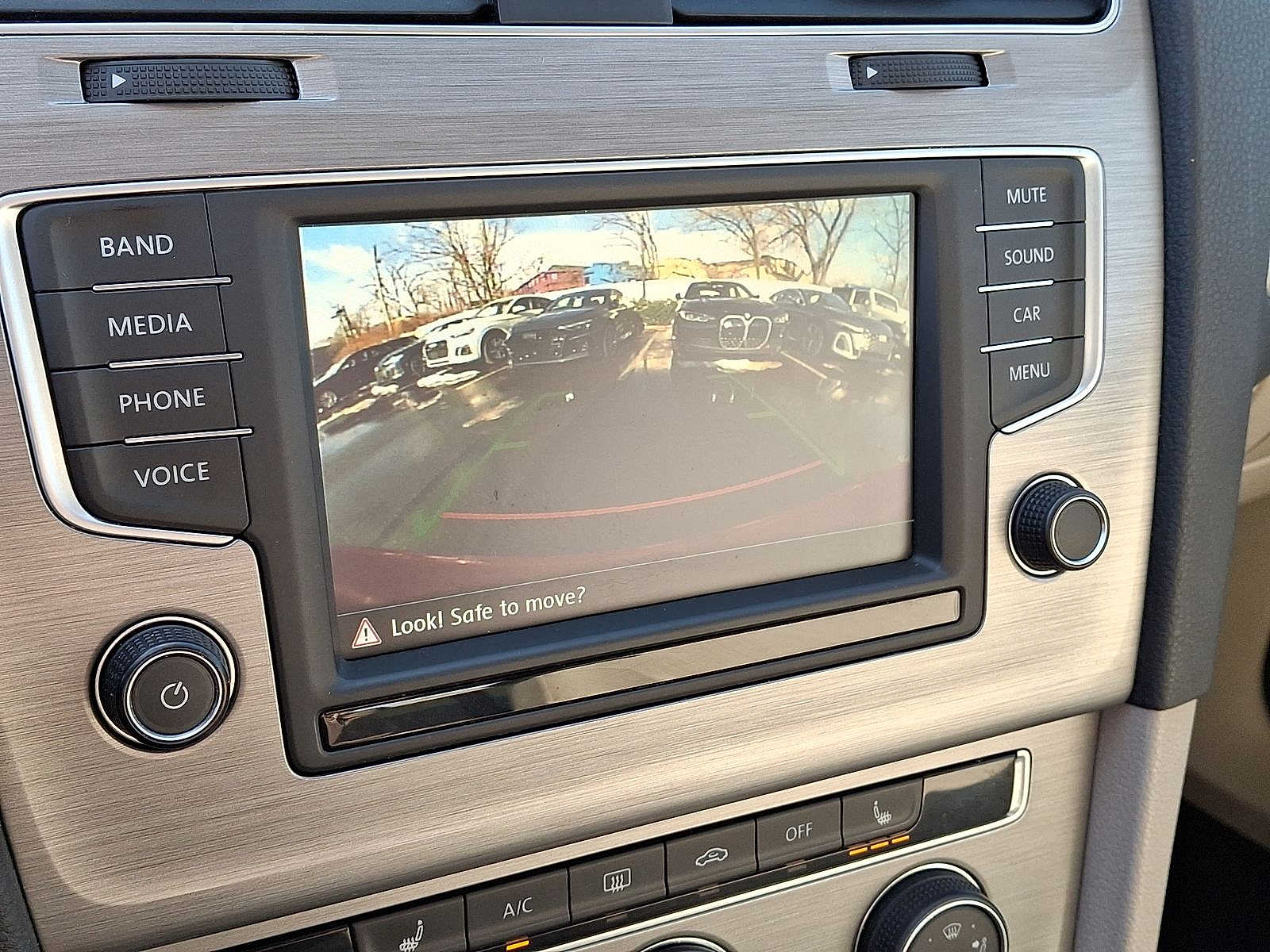 Thumbnail: 2016 Volkswagen Golf - 15