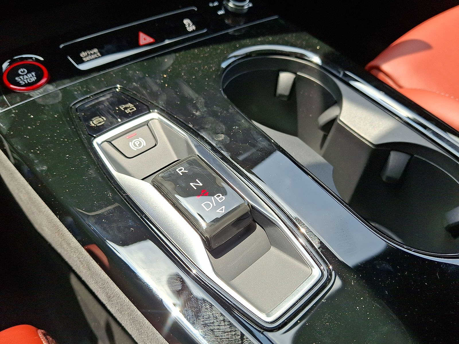 Thumbnail: 2025 Audi SQ6 e-tron - 14