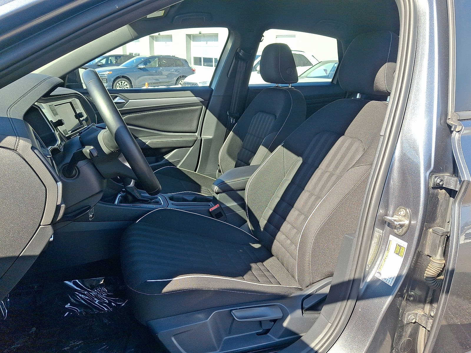 Thumbnail: 2022 Volkswagen Jetta - 11