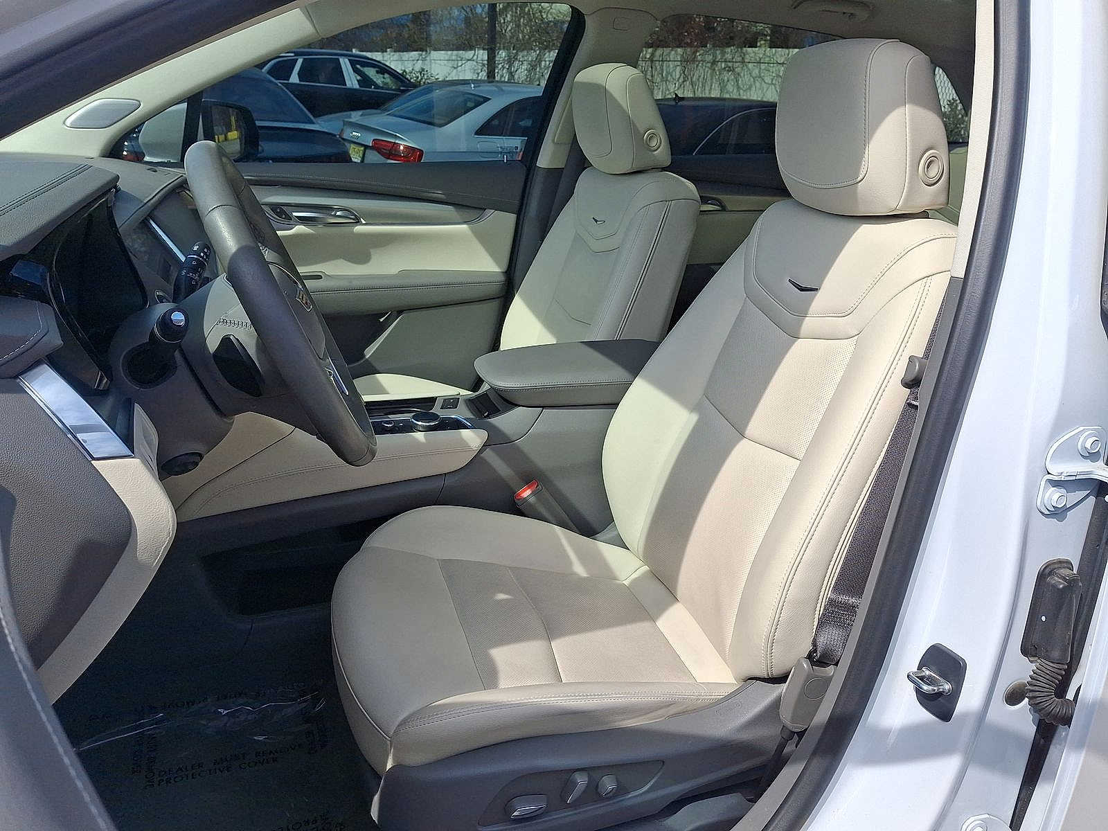 Thumbnail: 2024 Cadillac XT5 - 11