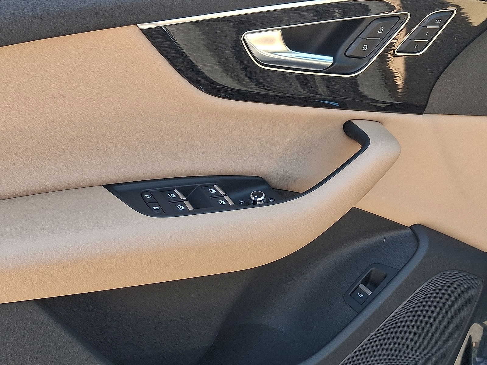 Thumbnail: 2023 Audi Q7 - 10
