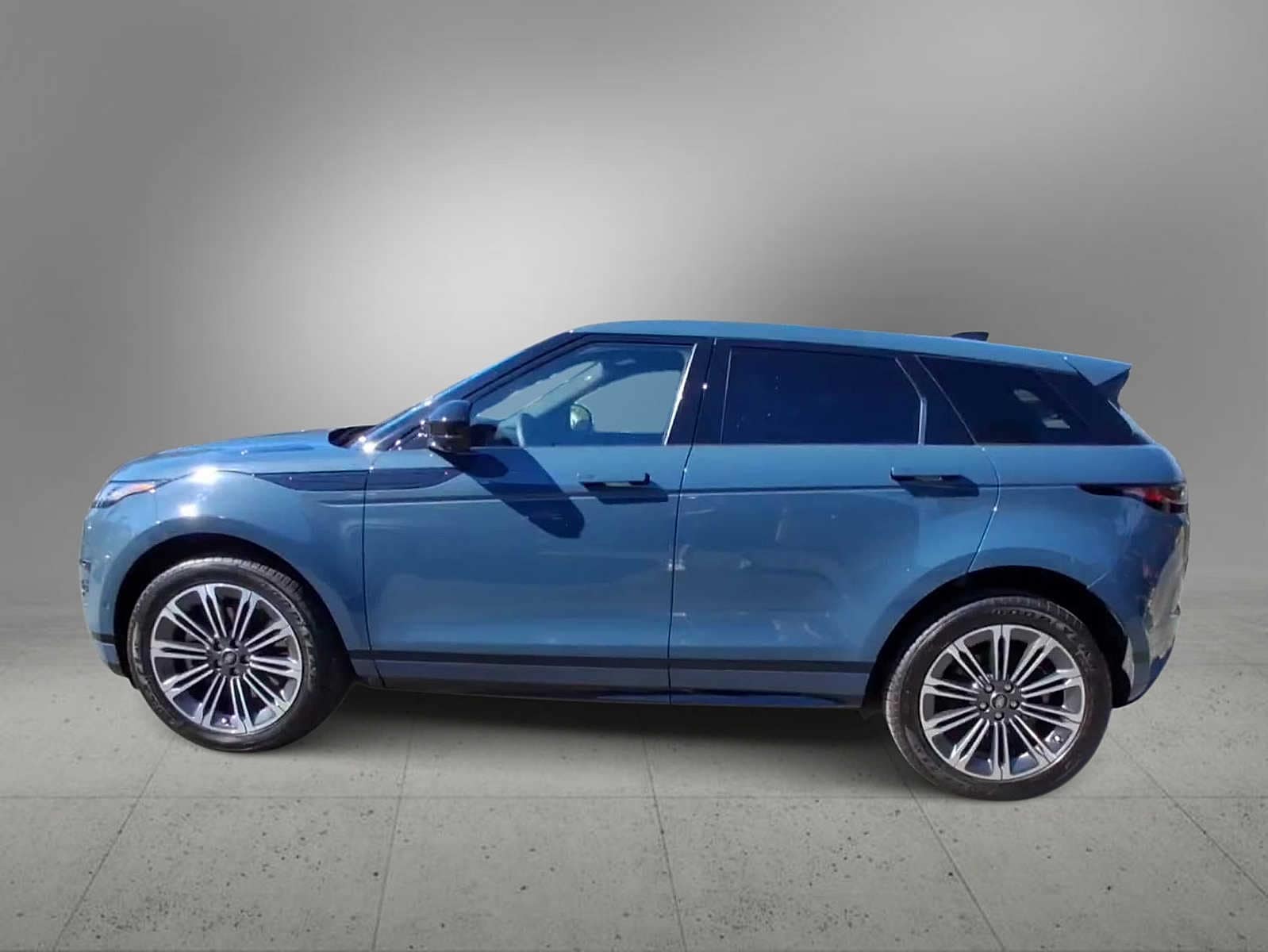 Thumbnail: 2024 Land Rover Range Rover Evoque - 4