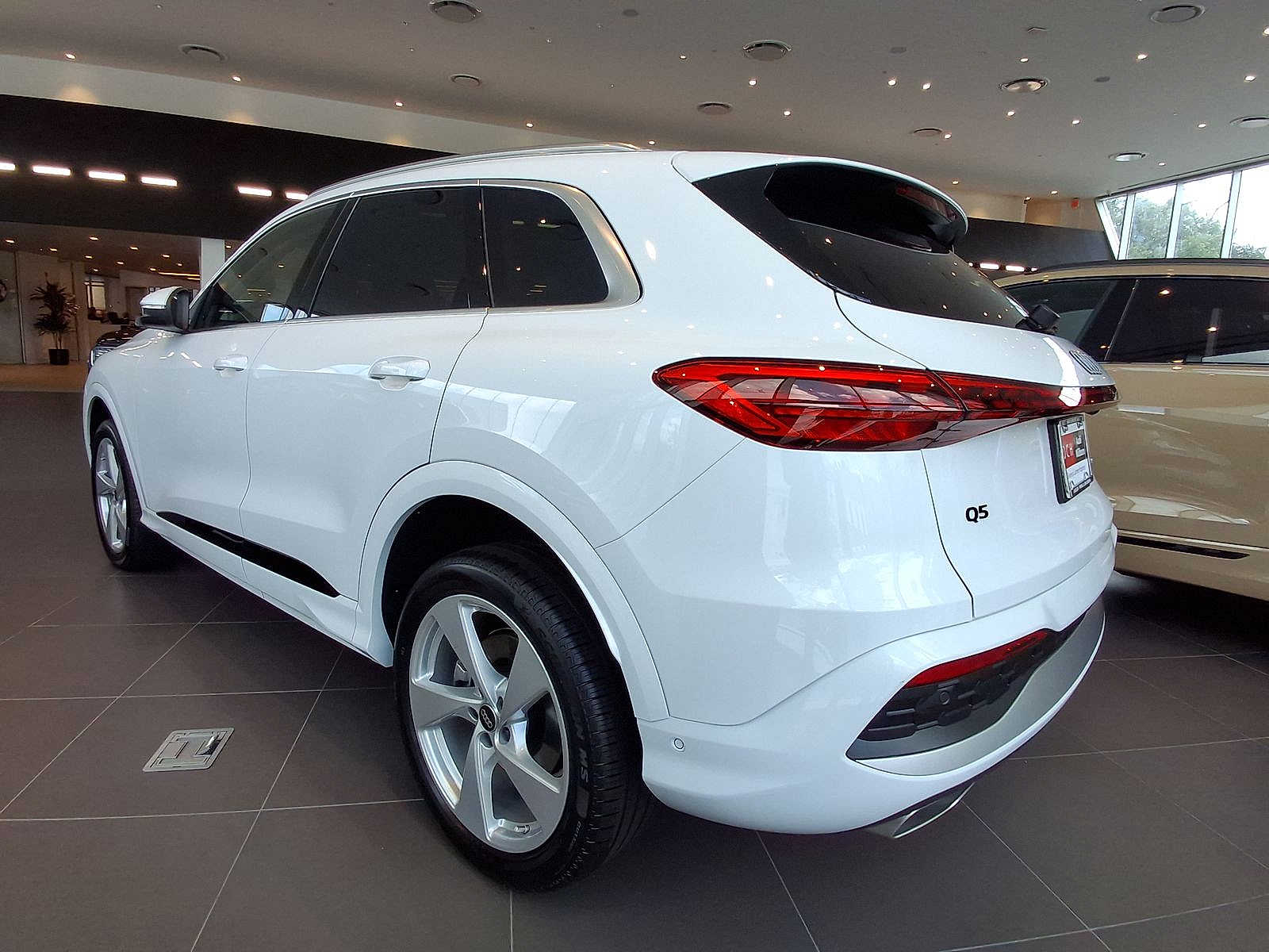 Thumbnail: 2025 Audi Q5 - 3