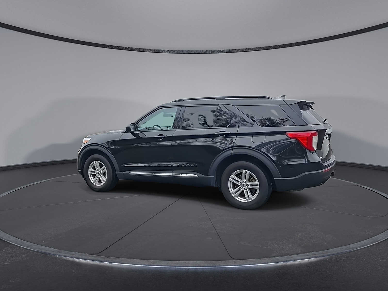 Thumbnail: 2022 Ford Explorer - 6