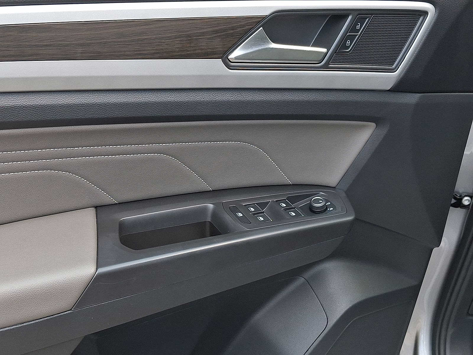 Thumbnail: 2022 Volkswagen Atlas - 10