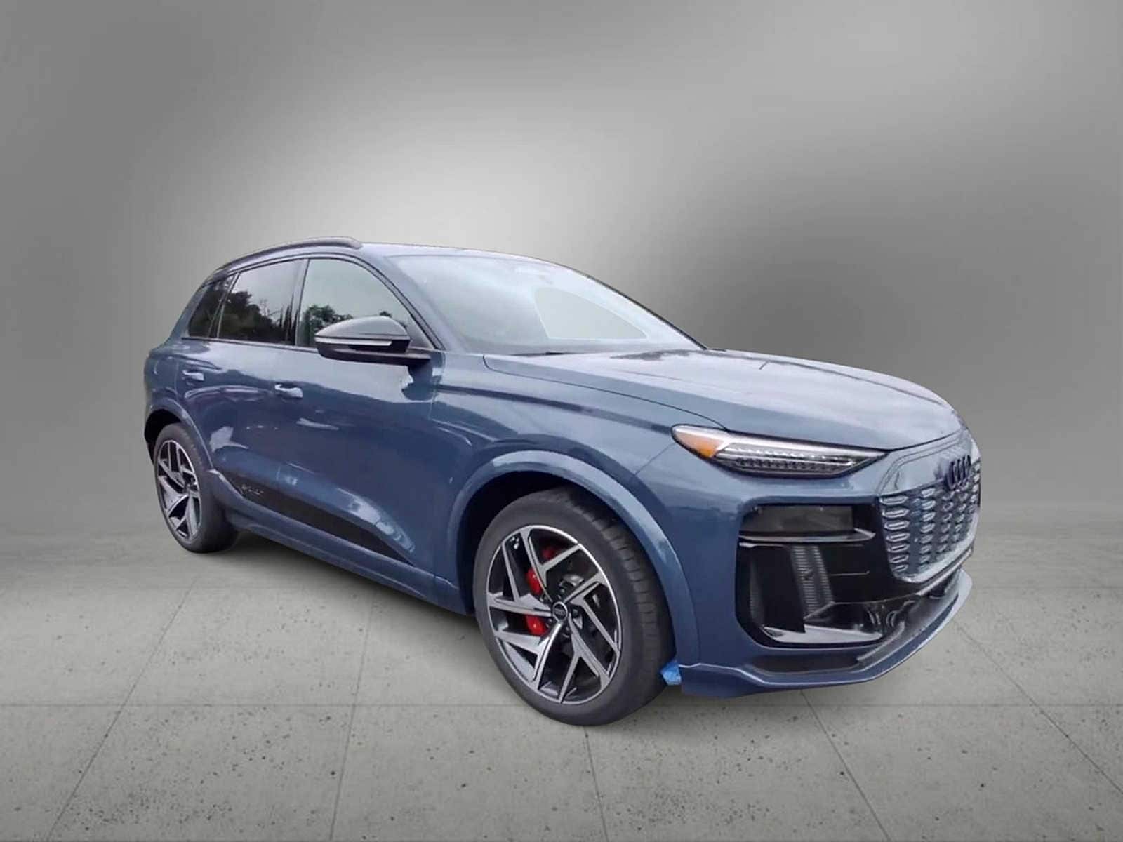 Thumbnail: 2025 Audi SQ6 e-tron - 2