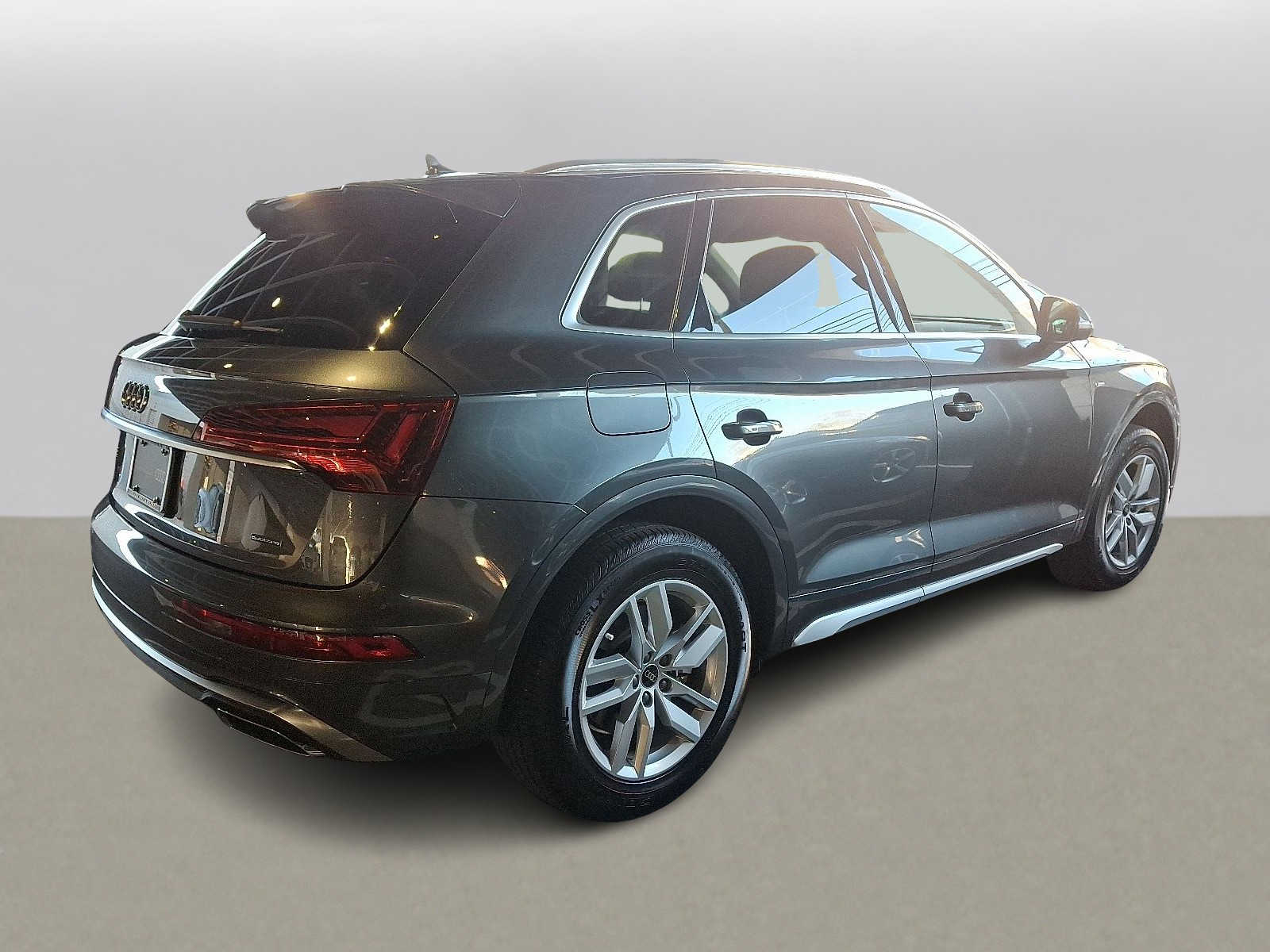 Thumbnail: 2023 Audi Q5 - 3