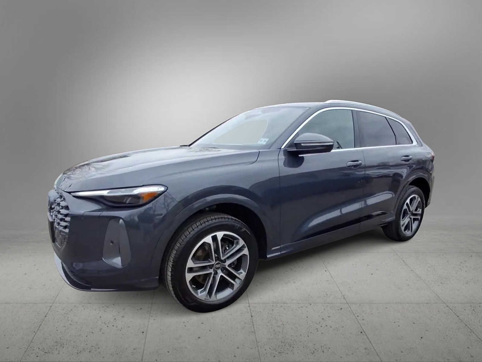 Thumbnail: 2025 Audi Q5 - 4