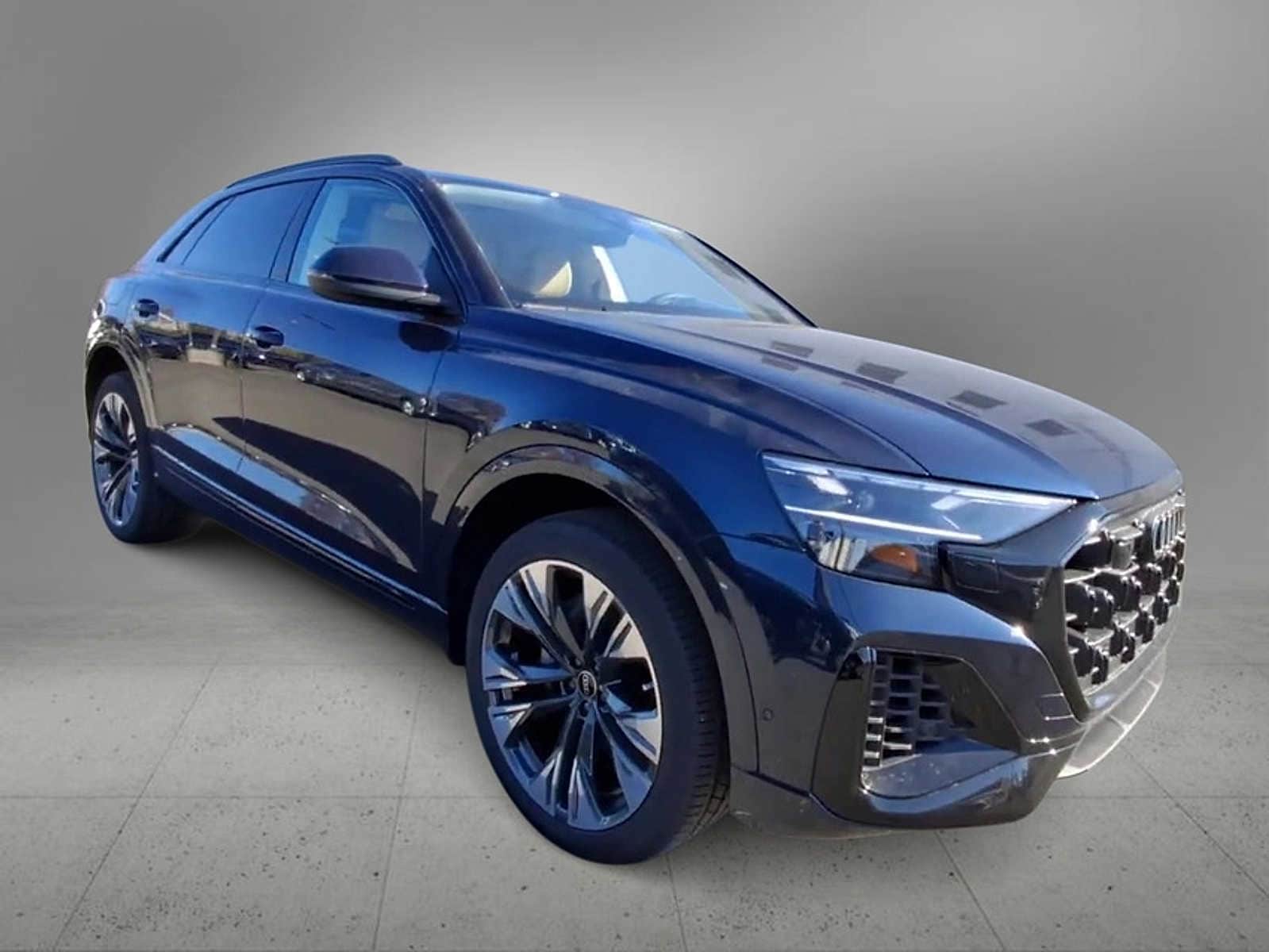 Thumbnail: 2025 Audi Q8 - 2