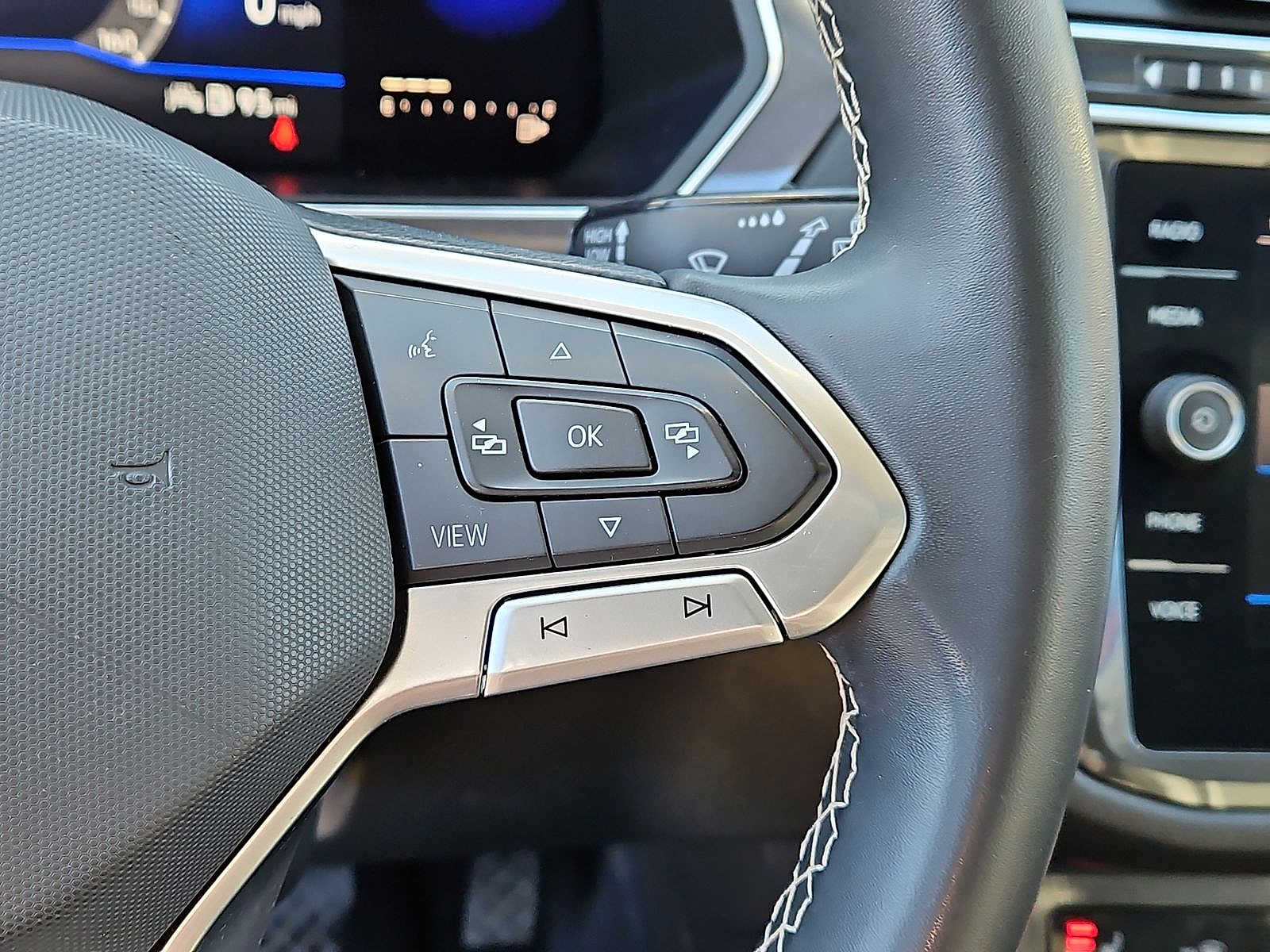 Thumbnail: 2022 Volkswagen Tiguan - 18