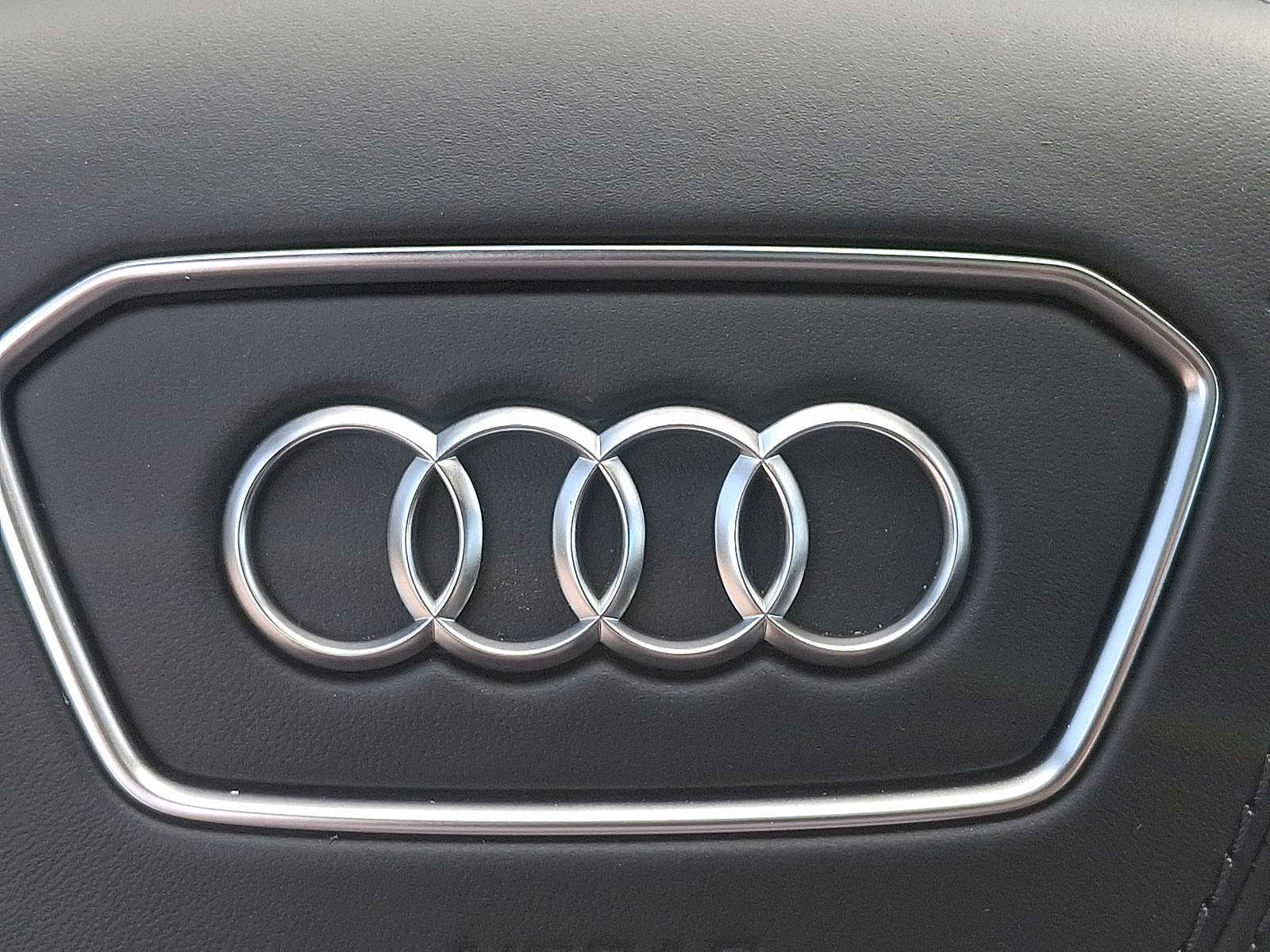 Thumbnail: 2025 Audi A8 - 19