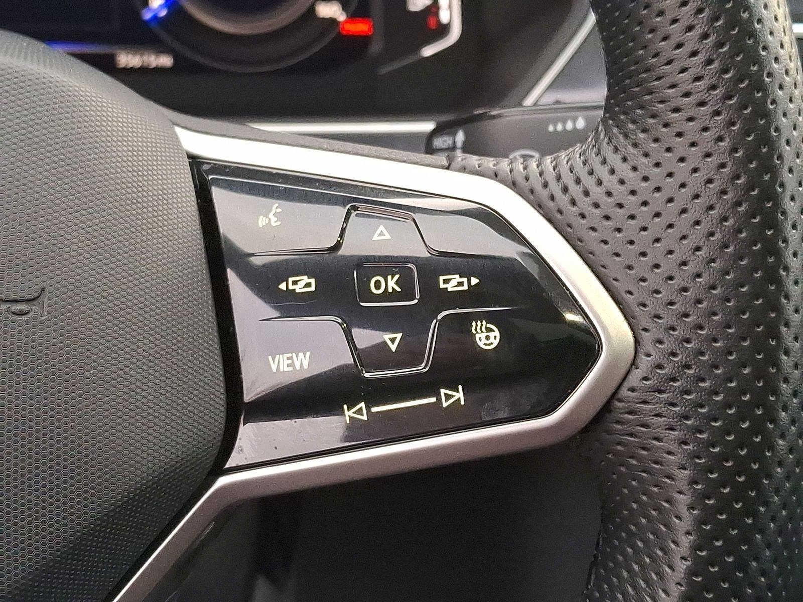 Thumbnail: 2022 Volkswagen Tiguan - 18