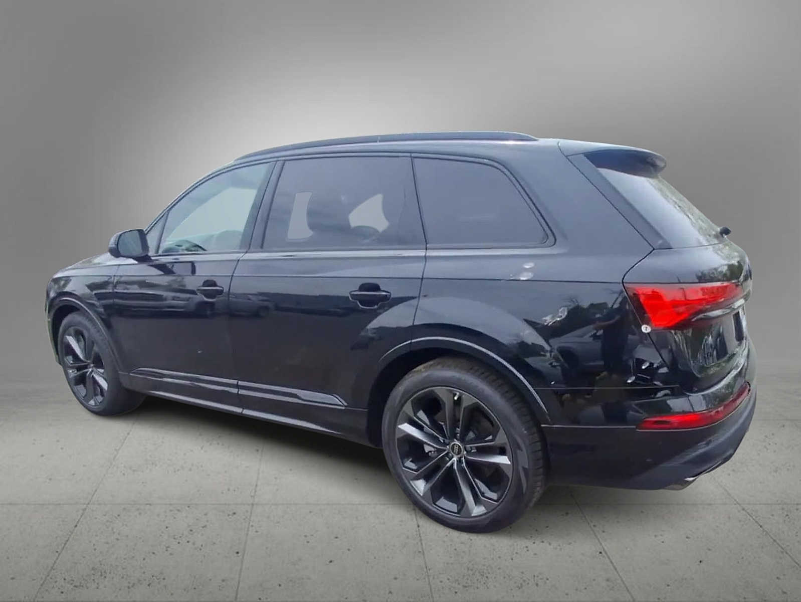 Thumbnail: 2026 Audi Q7 - 6