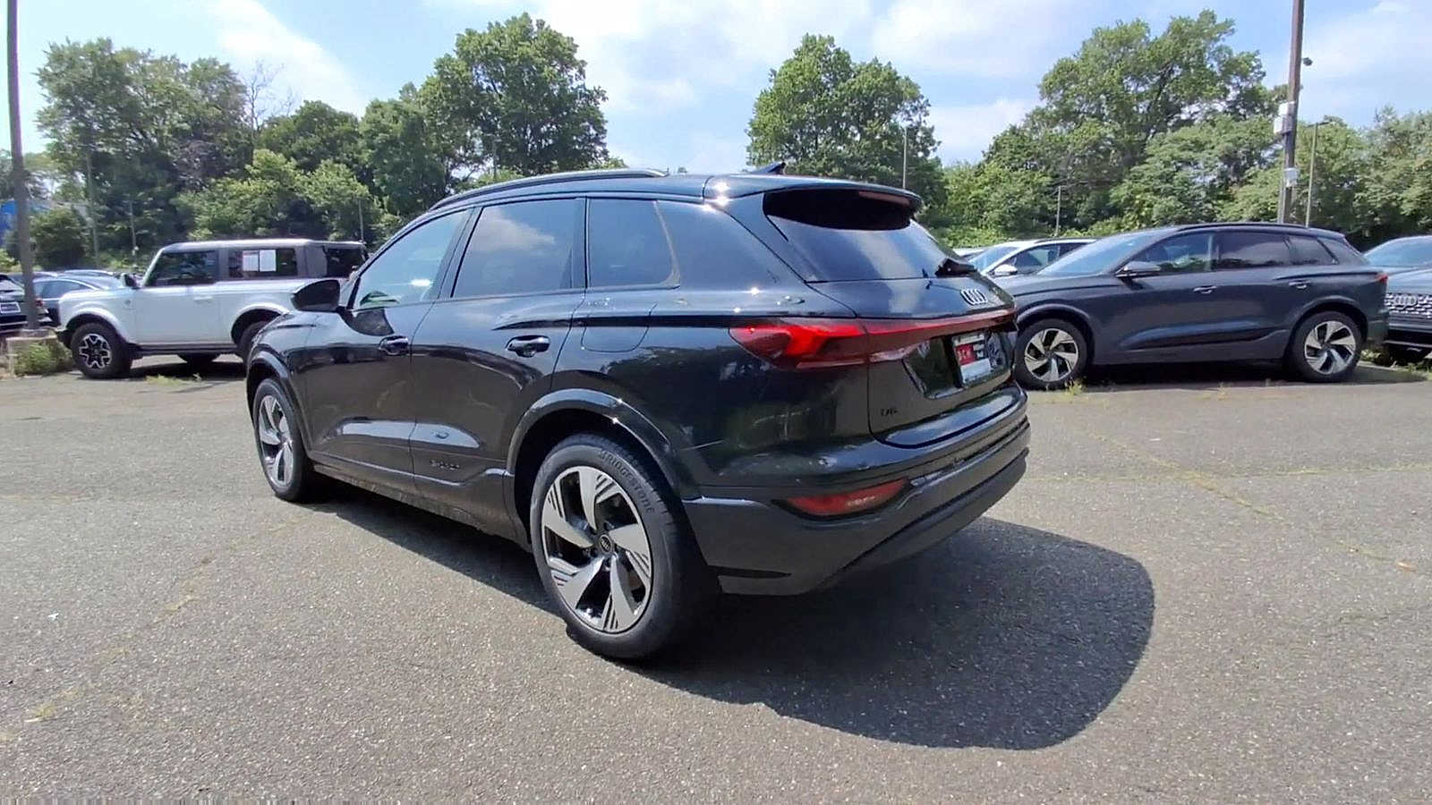 Thumbnail: 2025 Audi Q6 e-tron - 6