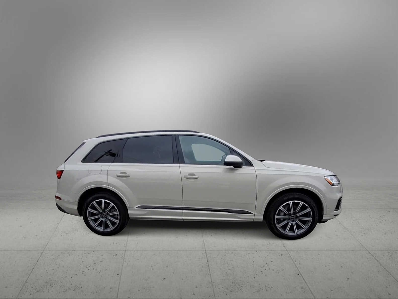 Thumbnail: 2023 Audi Q7 - 9