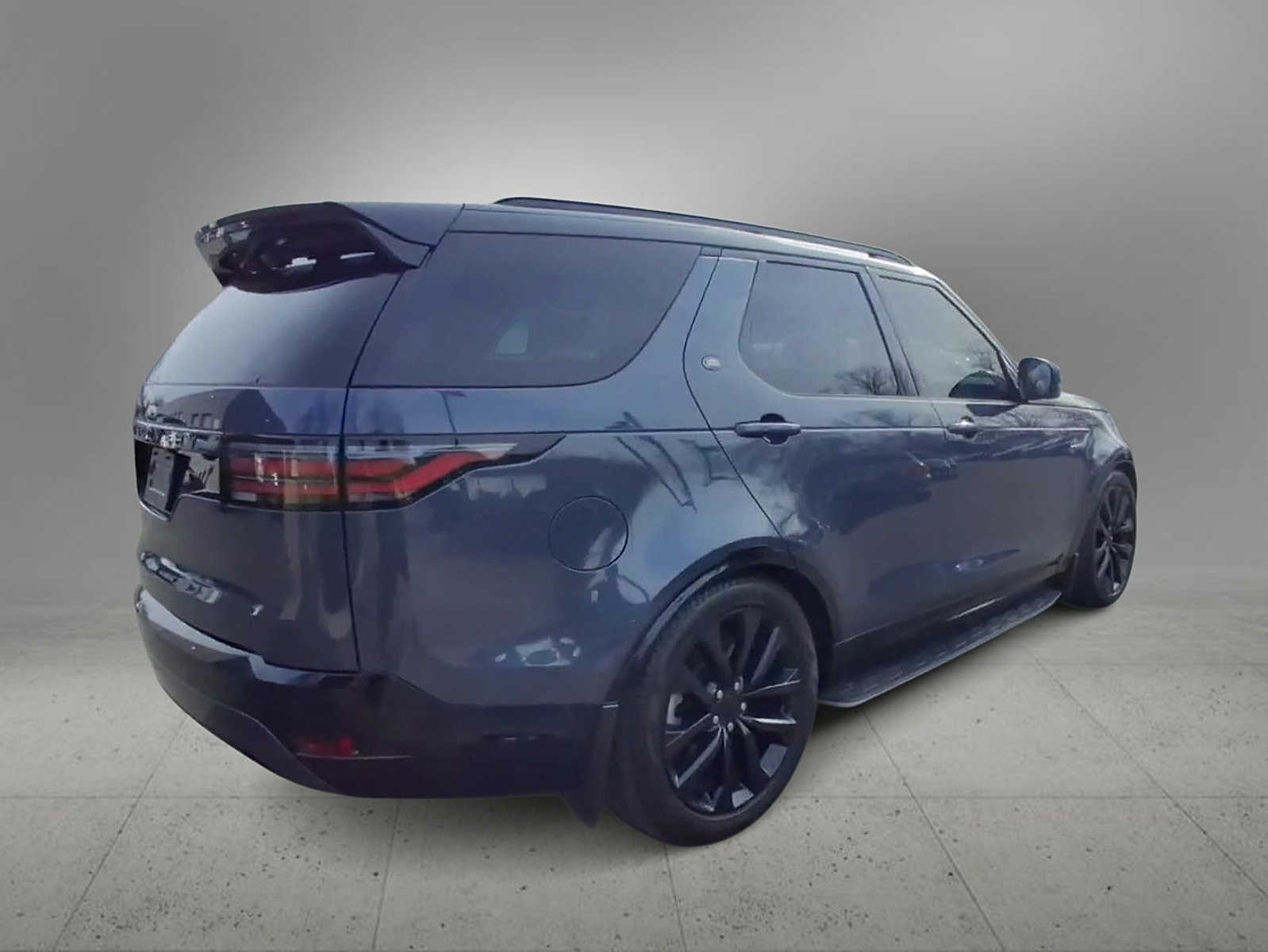 Thumbnail: 2024 Land Rover Discovery - 8