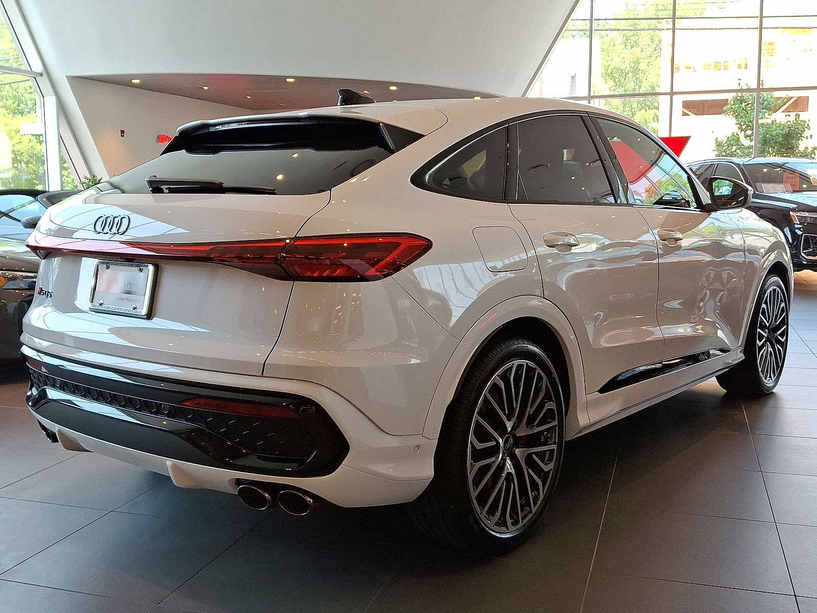 Thumbnail: 2026 Audi SQ5 - 17