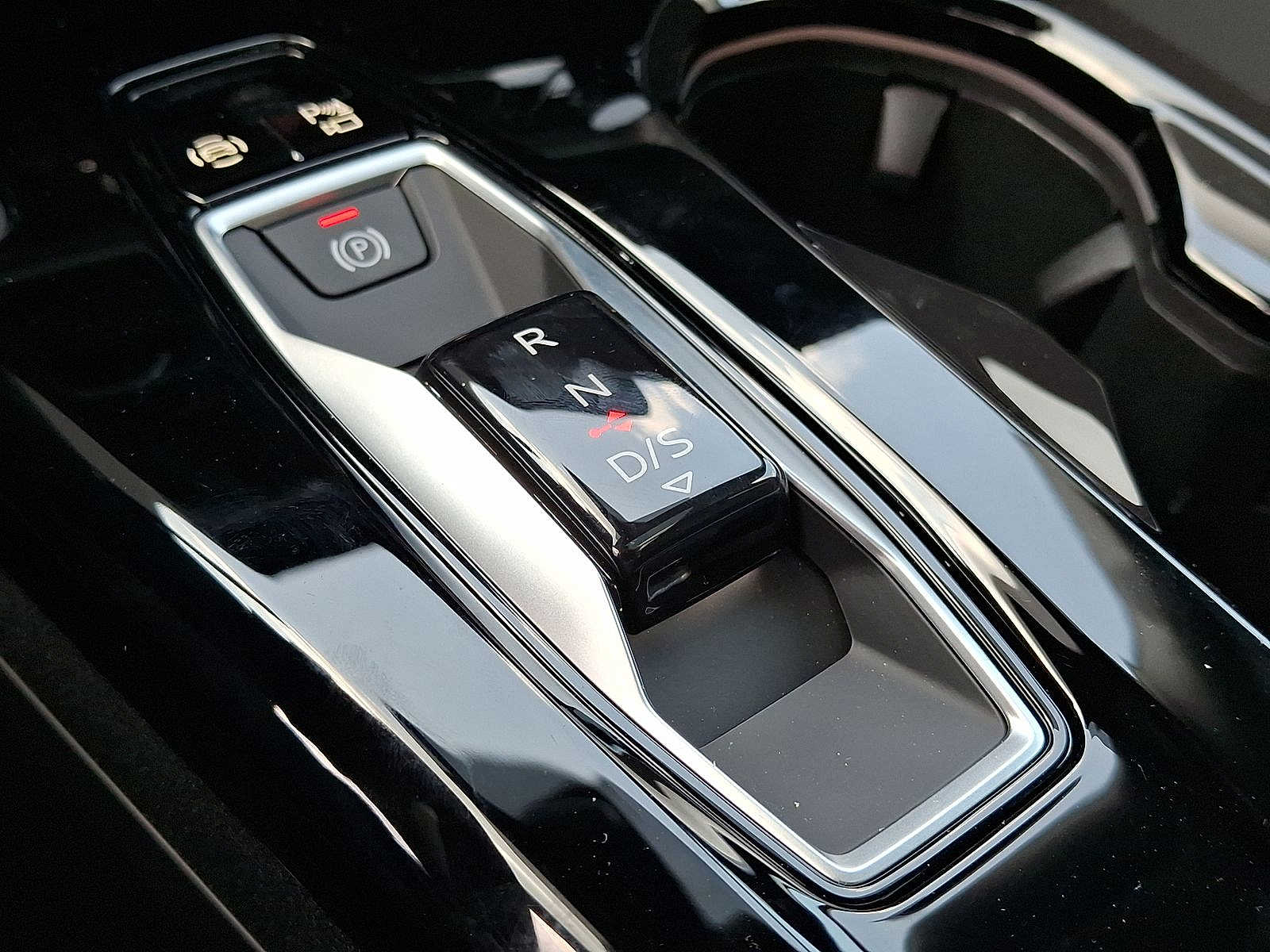 Thumbnail: 2025 Audi Q5 - 14
