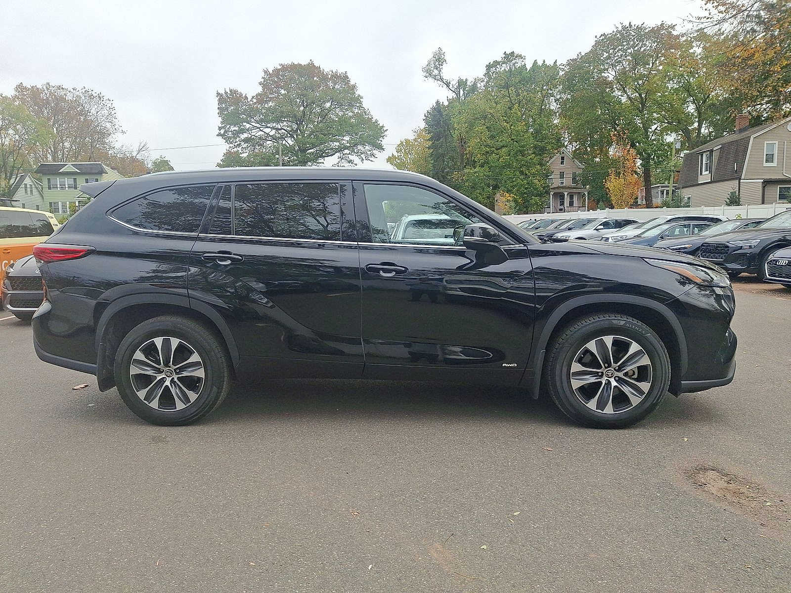 Thumbnail: 2022 Toyota Highlander - 24