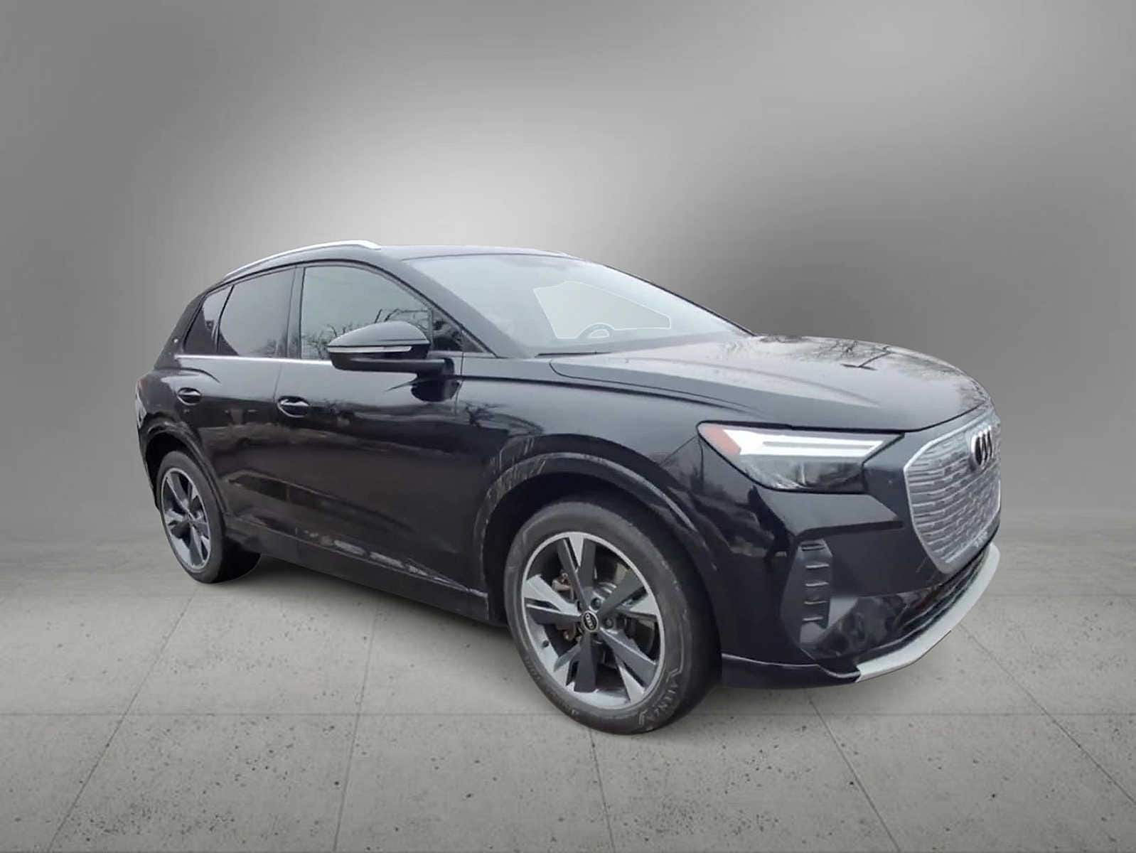 Thumbnail: 2022 Audi Q4 e-tron - 2