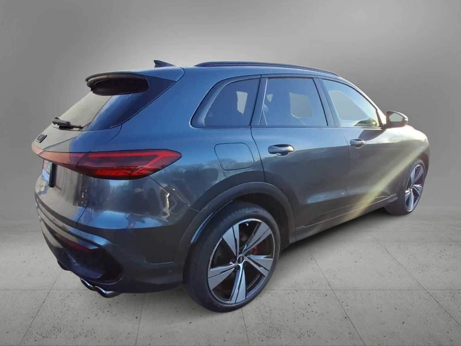 Thumbnail: 2025 Audi SQ5 - 8