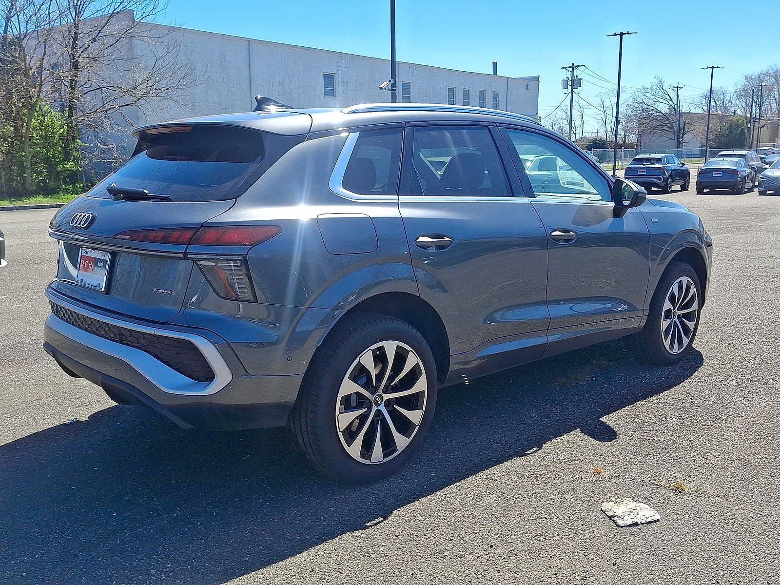 Thumbnail: 2026 Audi Q3 - 11