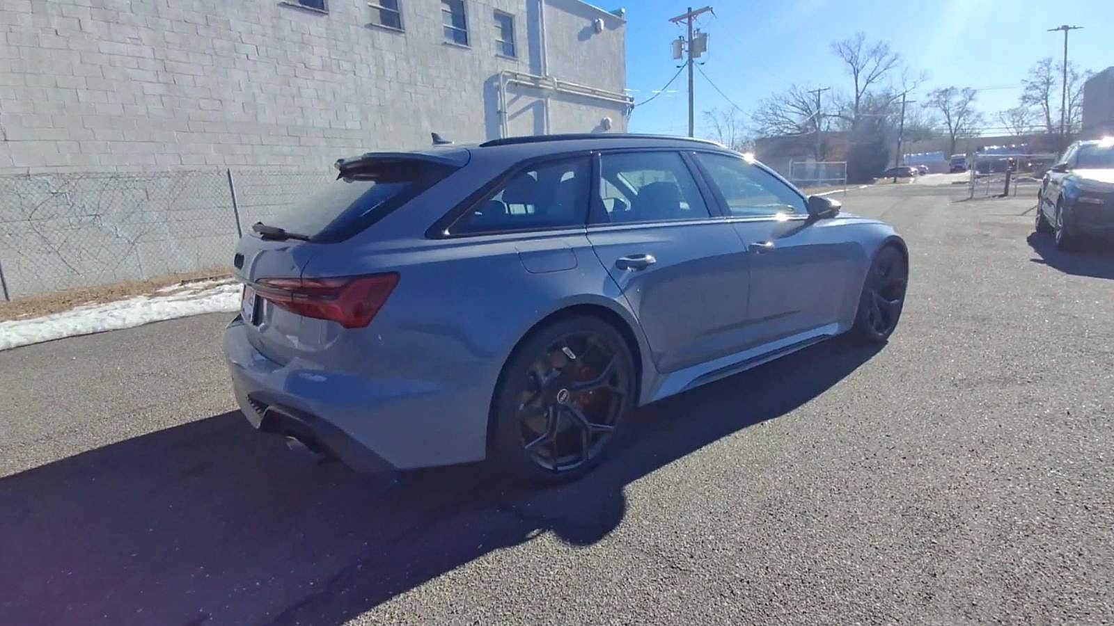Thumbnail: 2025 Audi RS 6 - 8