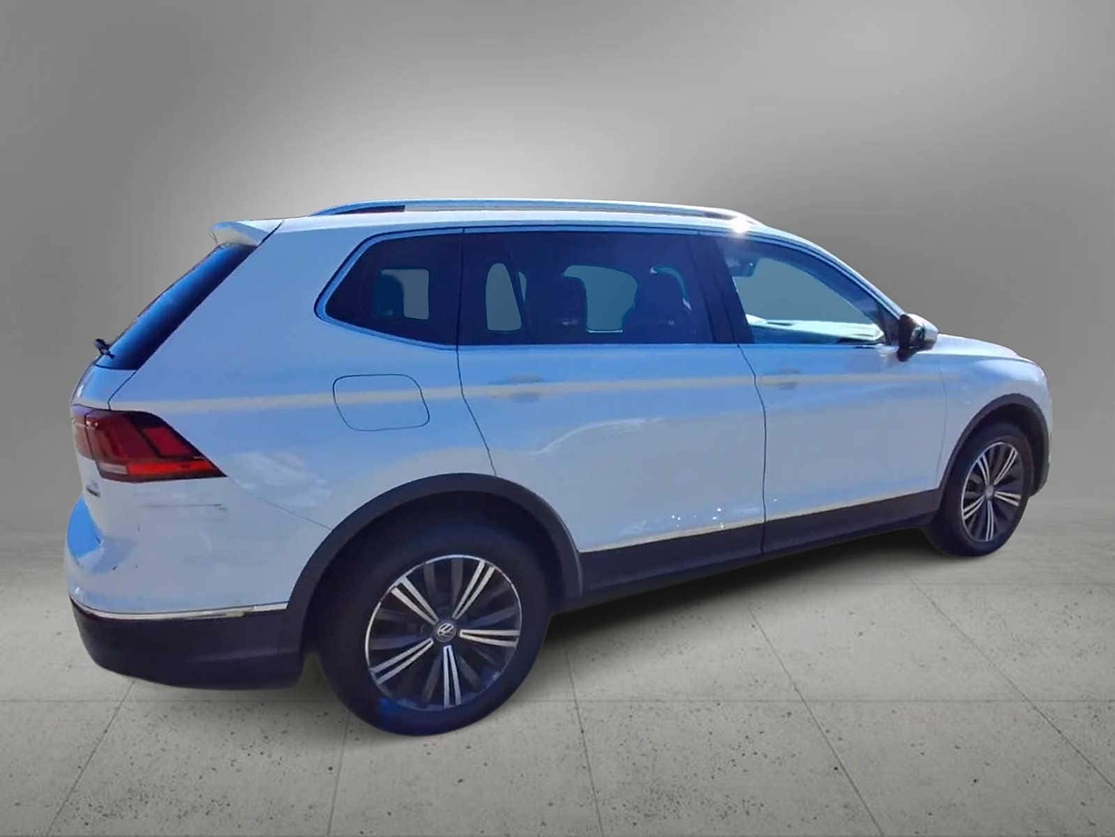 Thumbnail: 2018 Volkswagen Tiguan - 8