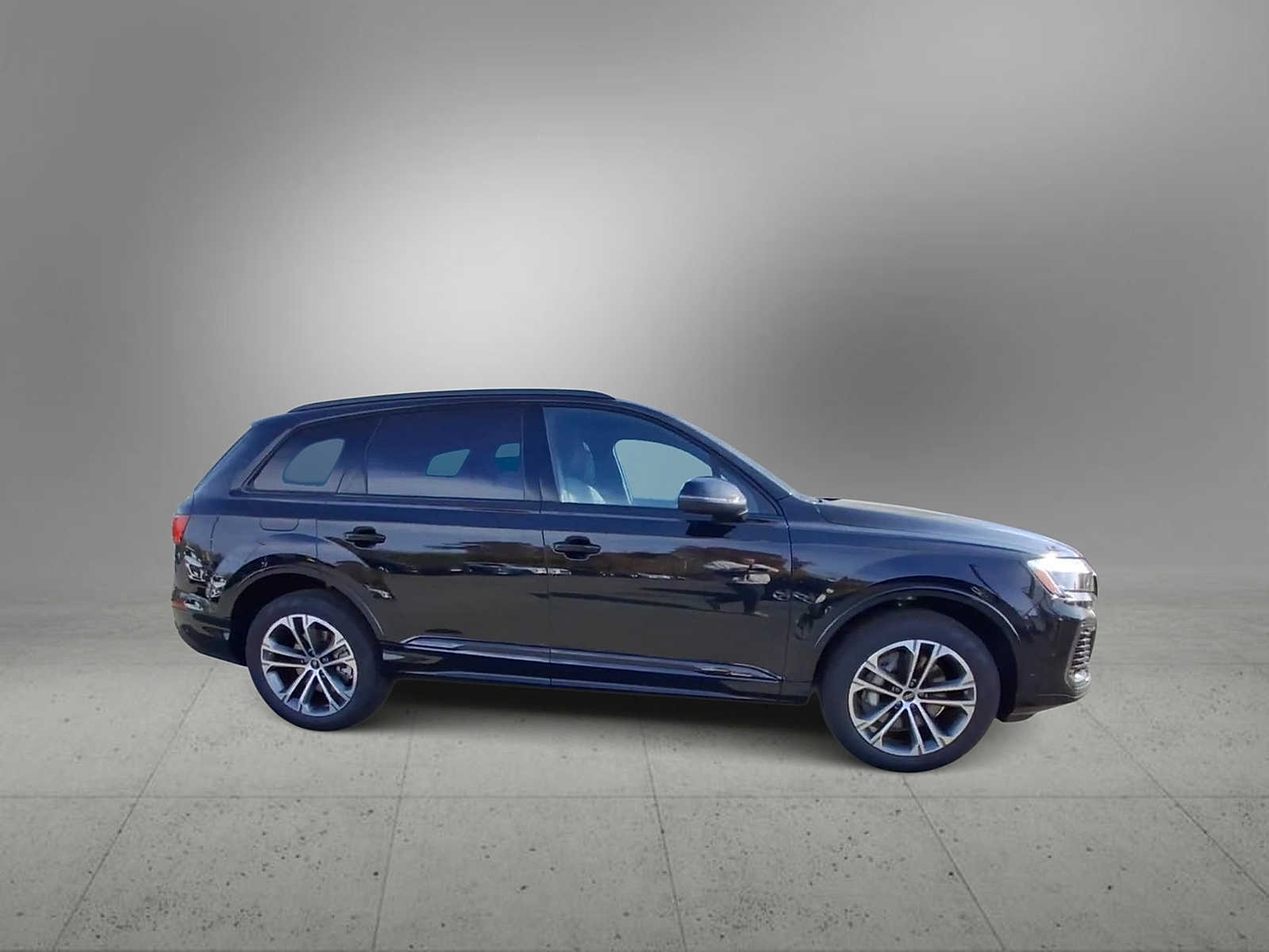 Thumbnail: 2026 Audi Q7 - 9