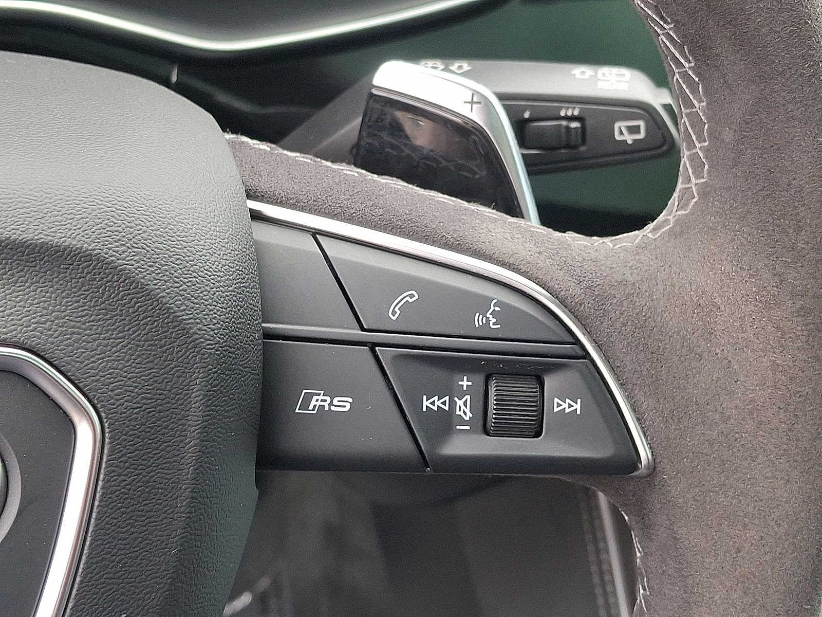 Thumbnail: 2024 Audi RS Q8 - 18