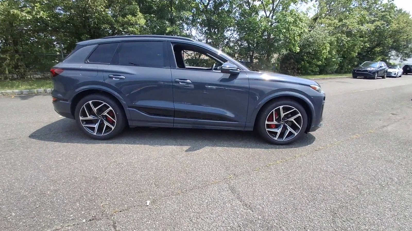 Thumbnail: 2025 Audi SQ6 e-tron - 9