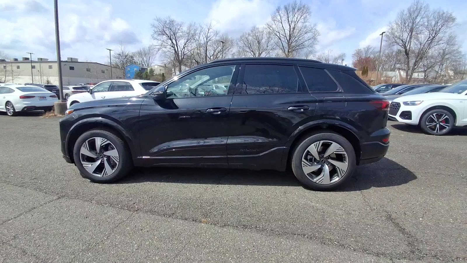 Thumbnail: 2025 Audi Q6 e-tron - 5
