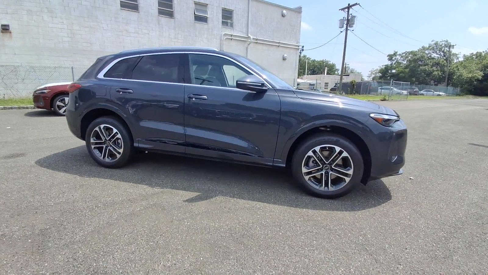 Thumbnail: 2025 Audi Q5 - 9
